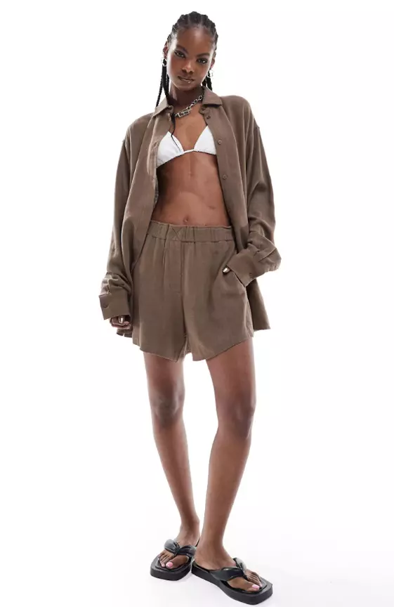 Weekday Ava linen mix shorts in brown - part of a set
